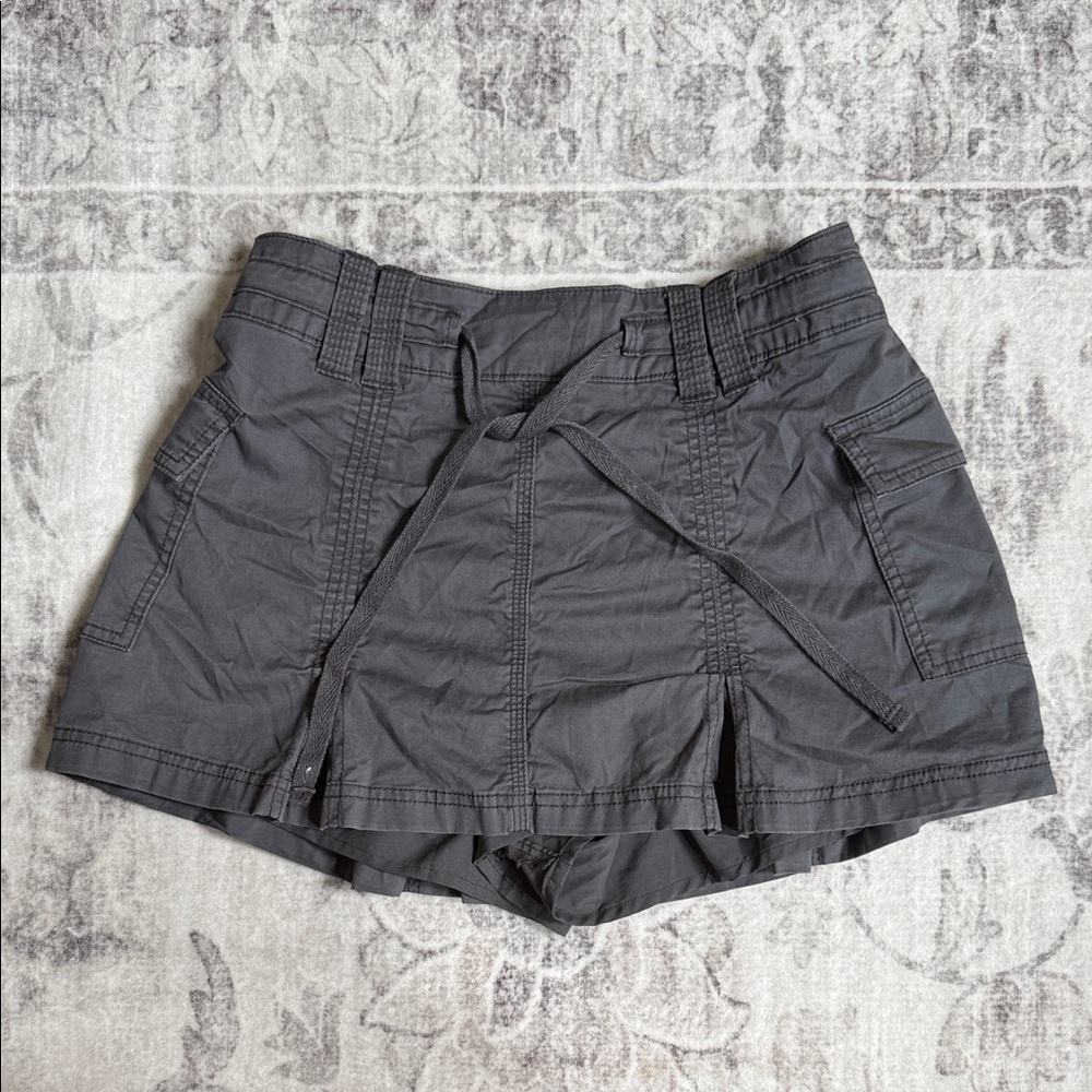 Hollister - Mid Rise Cargo Skort - Gray